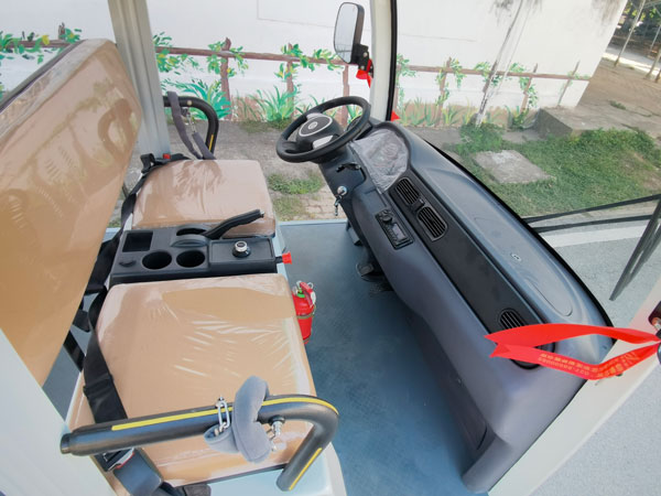 11座電動(dòng)觀光車軟皮座椅 11座電動(dòng)觀光車軟皮座椅
